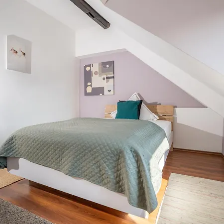 Apartment 12: Fuer Reisende Durch